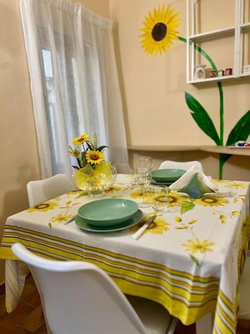 Appartamento Il Girasole Calcinaia Exterior foto